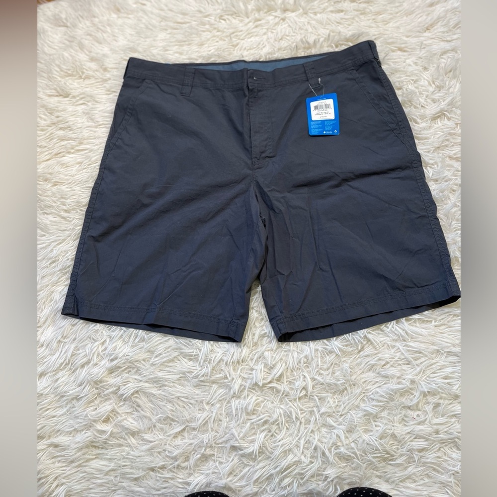 Columbia Men's Flat Front Shorts in Charcoal Gray
